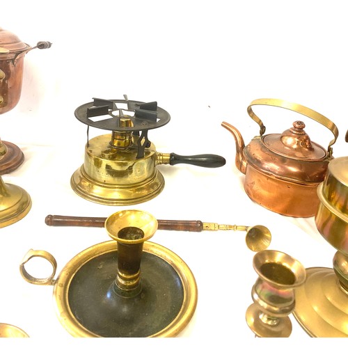 107 - Selection of vintage and later brass and copper ware includes samovar, oil lamp etc