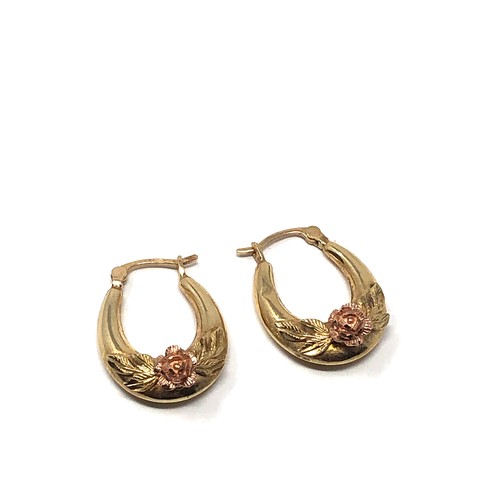 90 - 9ct gold floral hoop earrings weight 2.2g