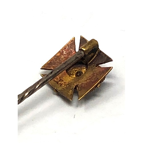 91 - Antique 15ct gold & small rose diamond stick pin measures approx 5cm long