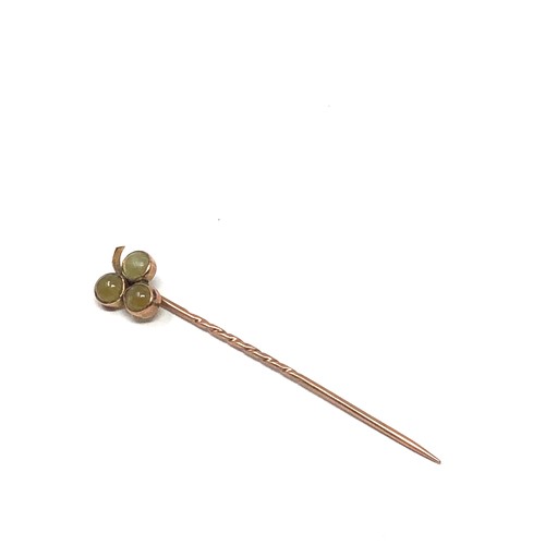 92 - Antique gold stone set stick pin measures approx 5.5cm long