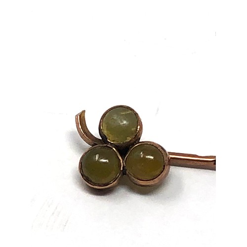 92 - Antique gold stone set stick pin measures approx 5.5cm long