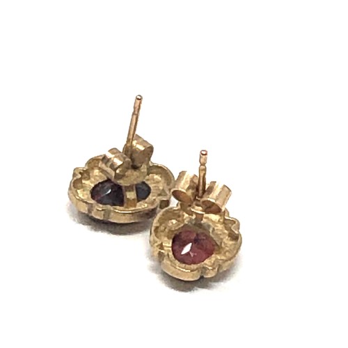 94 - 9ct gold garnet earrings weight 1.7g