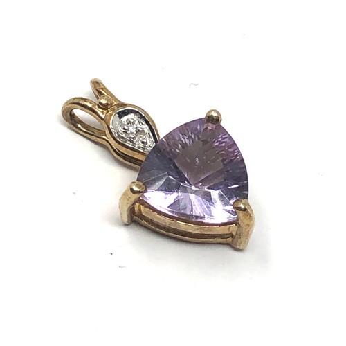 99 - 9ct gold amethyst & diamond pendant measures approx 1.9cm drop weight 1.8g