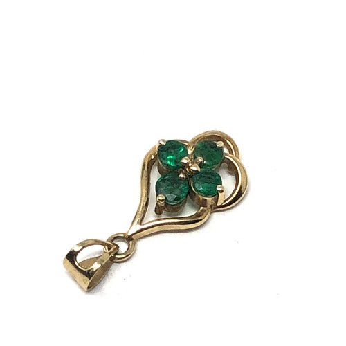 100 - 9ct gold emerald pendant measures approx 2cm drop weight 0.9g