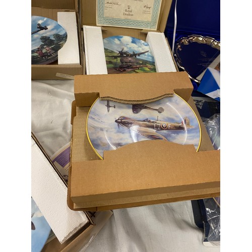 347 - Large selection of collector plates includes Spode, Coalport 50th anniversary of bomber all boxed, s... 