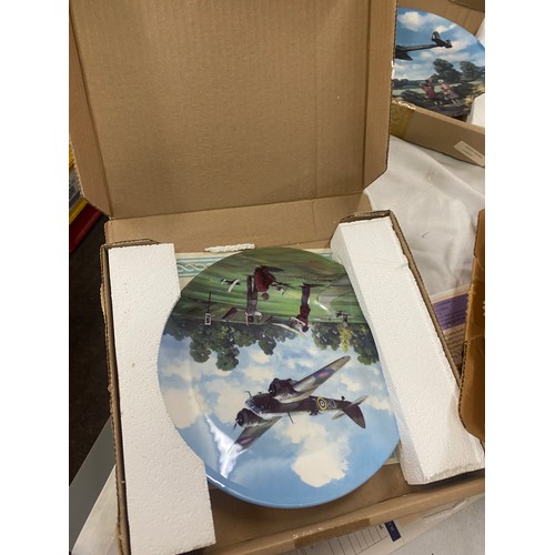 347 - Large selection of collector plates includes Spode, Coalport 50th anniversary of bomber all boxed, s... 