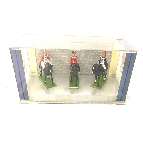 175 - New in box Britain collection the London scene hand painted metal figures with original packing box