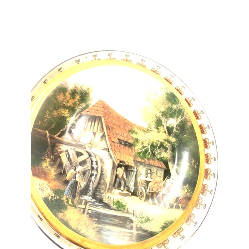 186 - Large selection of assorted collectors plate includes wedgwood horses calander, AA, The queen silver... 