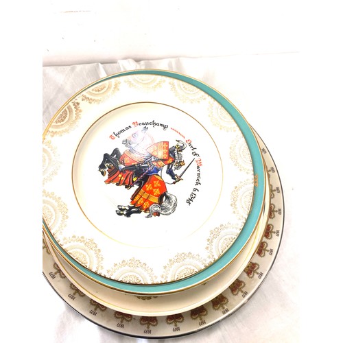 186 - Large selection of assorted collectors plate includes wedgwood horses calander, AA, The queen silver... 