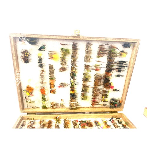 68 - Vintage wooden case of fishing flies