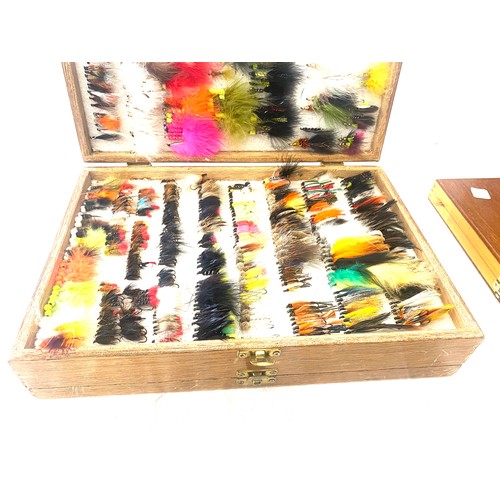 68 - Vintage wooden case of fishing flies