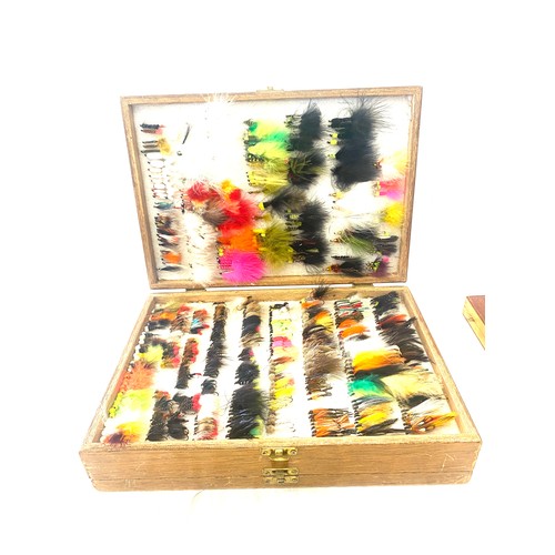 68 - Vintage wooden case of fishing flies