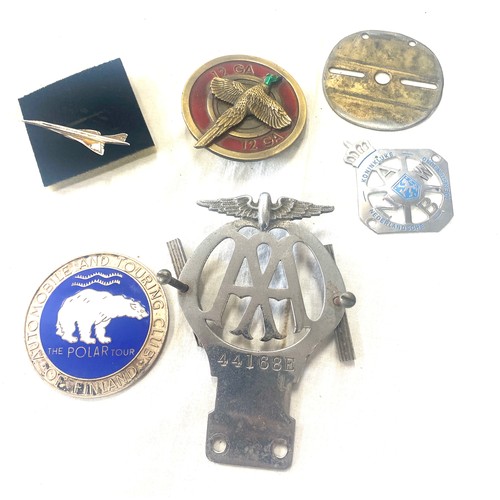 528 - Selection of vintage badges includes the polar tour, AA badge, concord badge etc