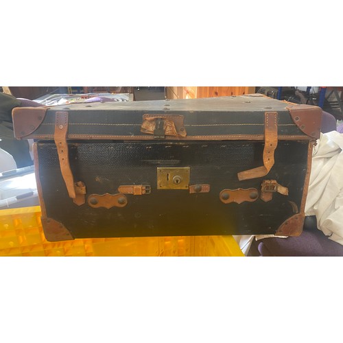 261 - Vintage trunk with a large selection of assorted books