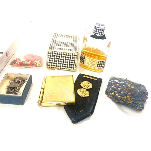 426 - Tray of collectable items includes Mizpah brooch, Christian dior perfume etc