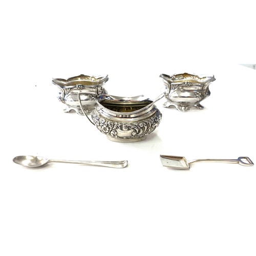 489 - Pair of continental silver salts with original glass liners and small silver cream jug, Birmingham 1... 