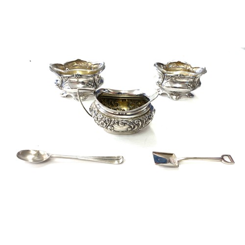 489 - Pair of continental silver salts with original glass liners and small silver cream jug, Birmingham 1... 