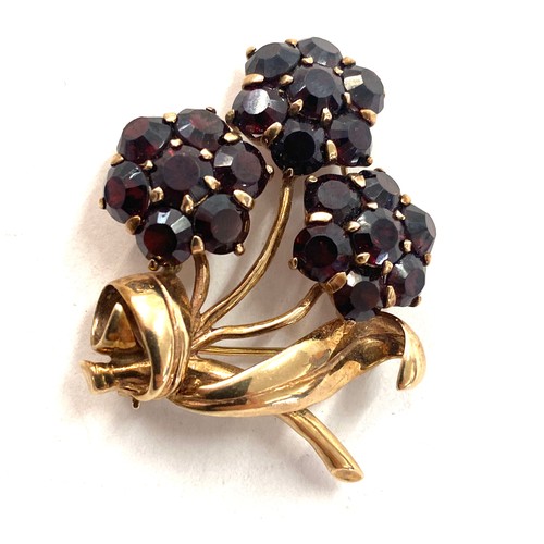 521 - 9ct gold and garnet flower brooch total weight 12 grams