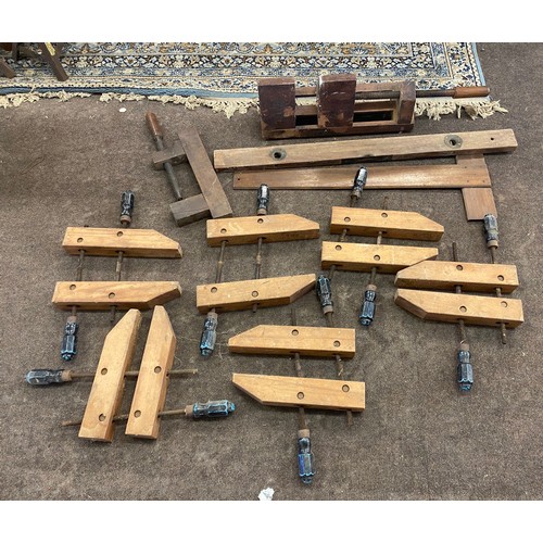 284 - Selection of woodworking tools, vices and clamps