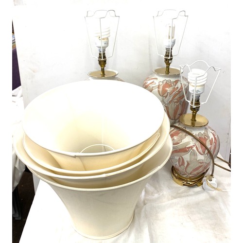 282 - Selection of 4 table lamps and shades, working order