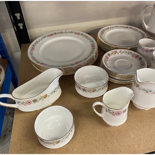 407 - 49 Pieces of Paragon Royal Albert bone china Belinda tea service includes Dinner plates, Salad Plate... 