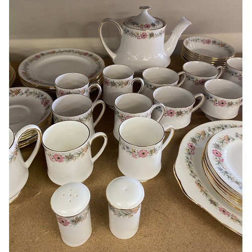 407 - 49 Pieces of Paragon Royal Albert bone china Belinda tea service includes Dinner plates, Salad Plate... 