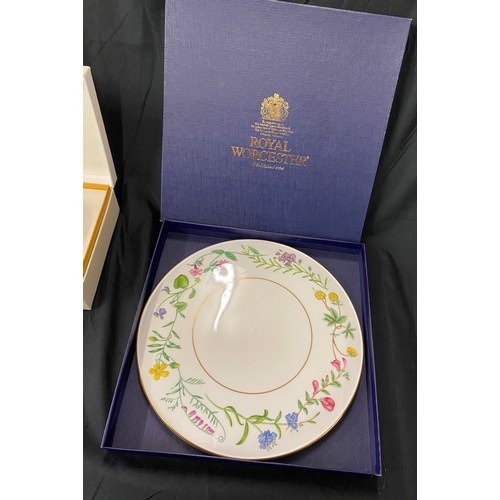 170 - Boxed Royal Worcester arcadia cake/ gateaux stand and Silea fine bone china pair tea cup and saucer