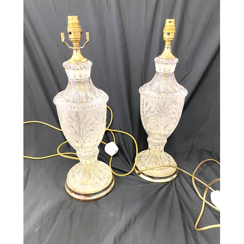 90 - Pair of glass and metal table lamps, working order