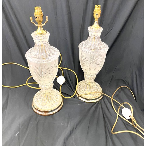 90 - Pair of glass and metal table lamps, working order