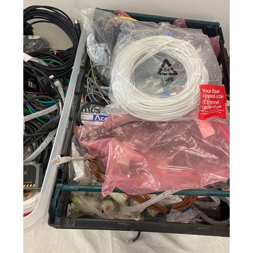 389 - Selection of computer wires