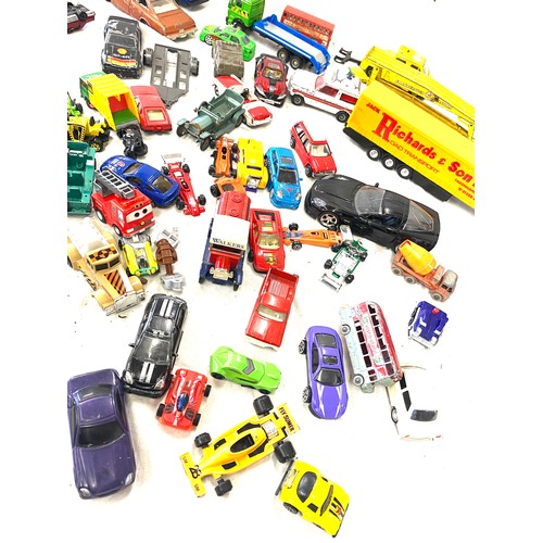 357 - Selection of assorted vintage and later die cast cars etc