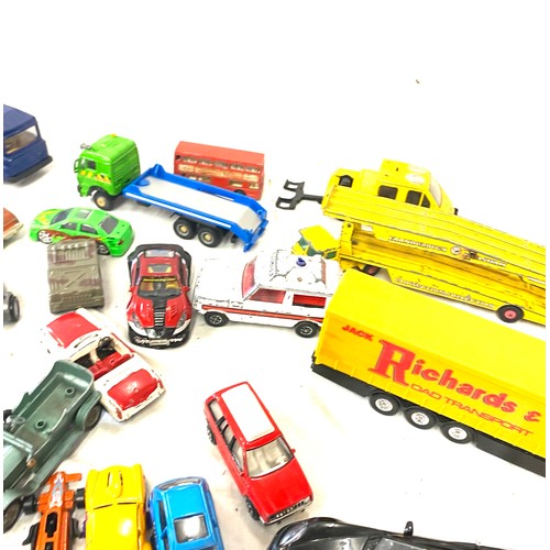 357 - Selection of assorted vintage and later die cast cars etc