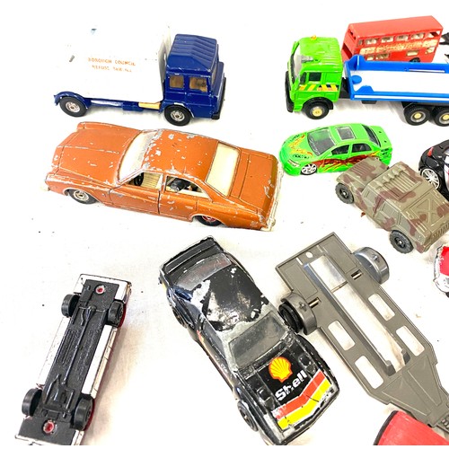 357 - Selection of assorted vintage and later die cast cars etc