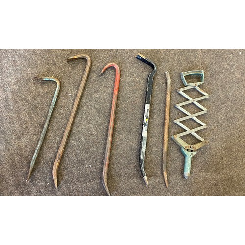 399 - Selection of assorted crowbars