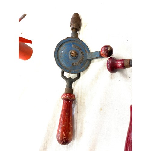 311 - Selection of vintage tools includes hand drill and oil cans