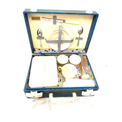 70 - Vintage cased picnic Brexton set