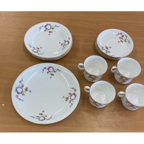 276 - Part 4 place setting tea service