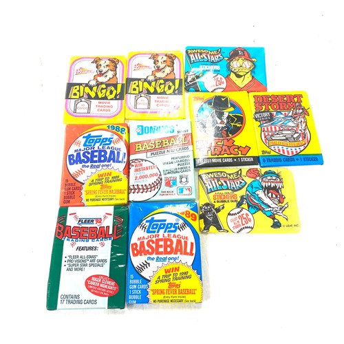 355 - Selection of vintage and later trading cards includes Fleer 92 trading cards, Topps major league bas... 