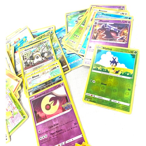 541 - Selection of Pokemon artbox 1999 stickers and reverse halo trading cards, mint condition no duplicat... 