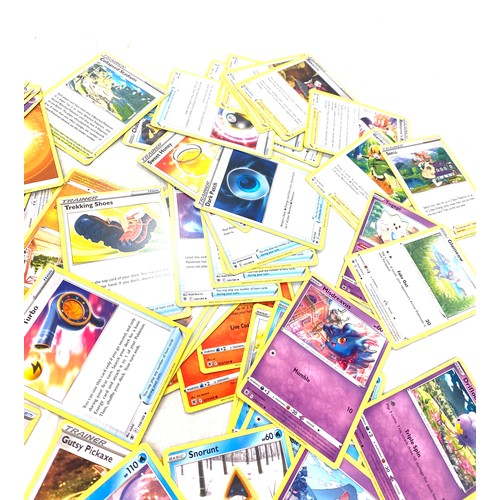 465 - Large selection of collectors cards includes mixed pokemon cards