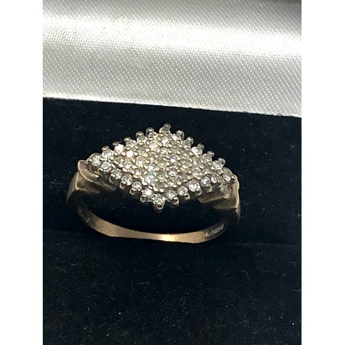 232 - 9ct gold diamond cluster ring (3g)