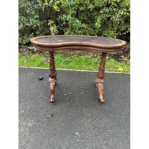 586 - Victorian mahogany kidney shape table, approximate measurements: Height 29.5 inches, Width 41.5 inch... 