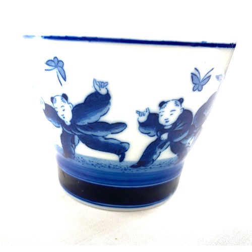 495 - Antique vintage blue and white oriental Chinese cup, approximate height 6.5cm