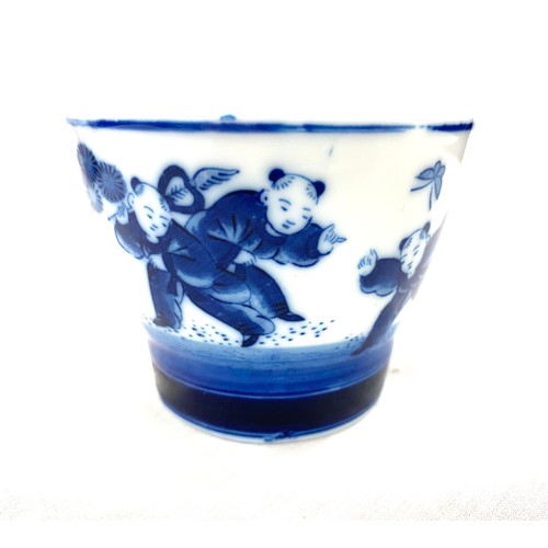 495 - Antique vintage blue and white oriental Chinese cup, approximate height 6.5cm