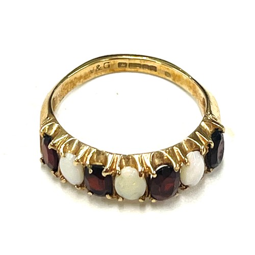 552 - 9ct gold garnet and opal ladies ring, approximate weight 2.5g