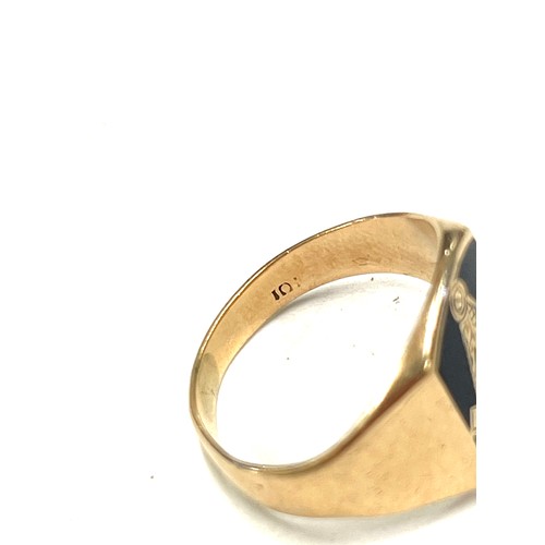 549 - Gents 10k gold and enamel masonic signet ring, approximate weight 5.7g Size between O and P