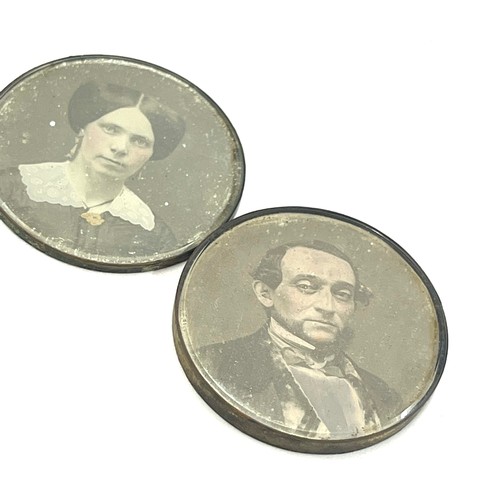 559 - 2 Antique Daguerreotype photographs, diameter approximately 3.5cm