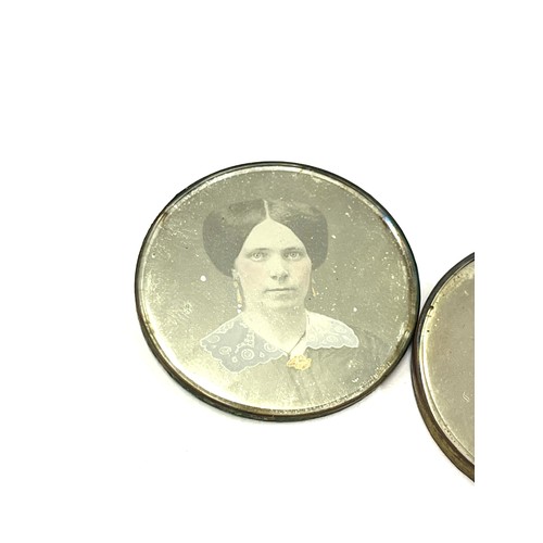 559 - 2 Antique Daguerreotype photographs, diameter approximately 3.5cm