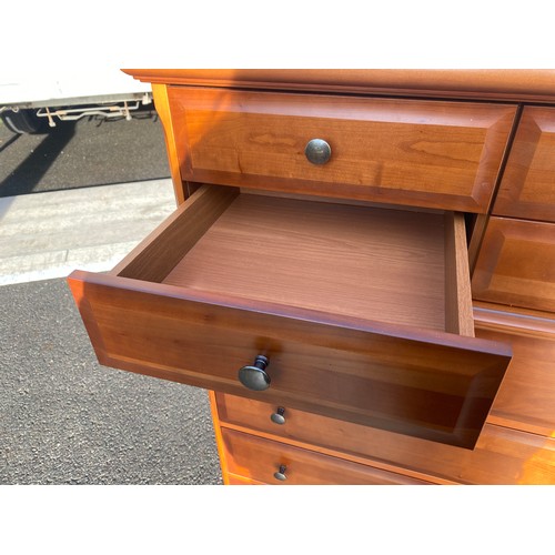 599 - Modern 8 Drawer chest on chest with a vanity draw, measures approx 50.5 inches tall 35.5 inches wide... 