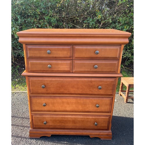 622 - Modern 7 Drawer chest on chest with a vanity draw, measures approx 43 inches tall 35.5 inches wide 1... 